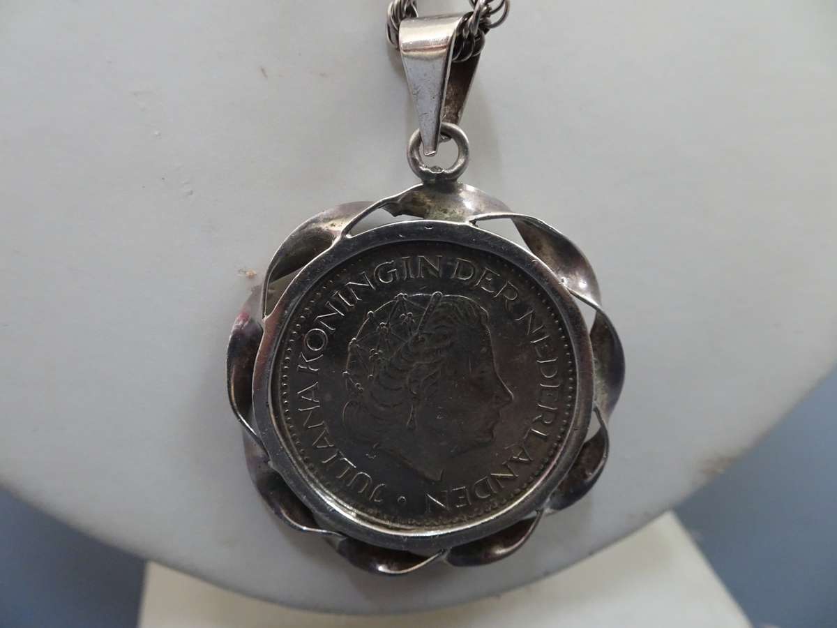 Stunning Silver (925) Rope Chain With 1977 Nederlands One Gulden Coin Silver Pendant-See Description
