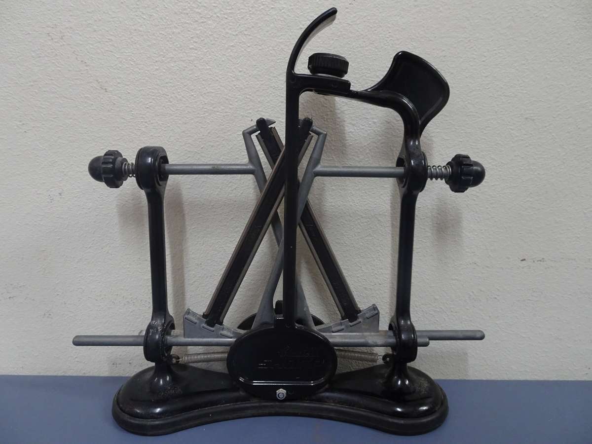 Stunning V-Sharp Classic II Elite Sharpener - Black - In Good Condition