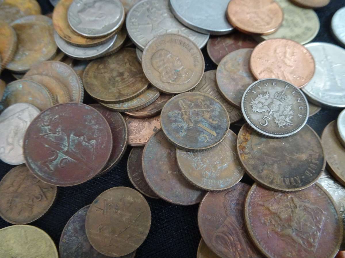 Very Large Collection Of South Africa And International Coins And Notes - View Images