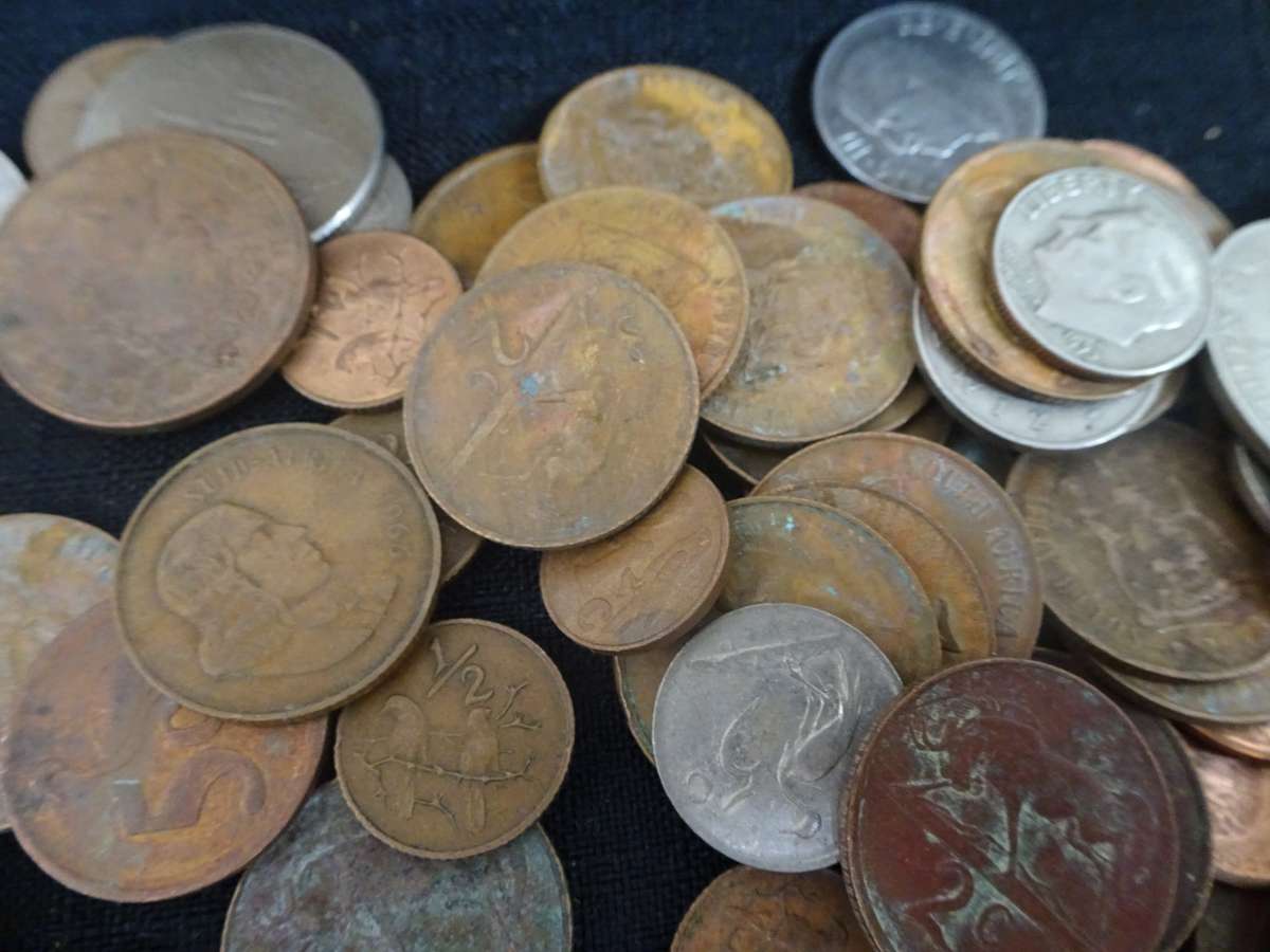 Very Large Collection Of South Africa And International Coins And Notes - View Images