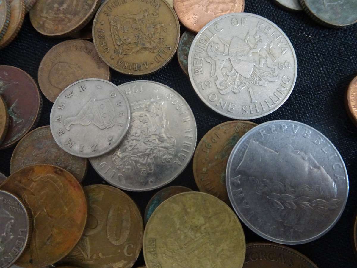 Very Large Collection Of South Africa And International Coins And Notes - View Images