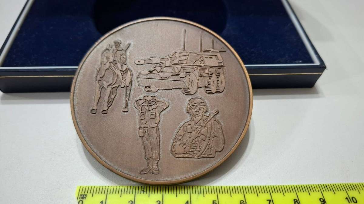 Very Rare SADF Medallion Awarded to Lt Kol A Vermeulen-Sterkte met die Toekoms 2Jun99 NW KMDMT Boxed