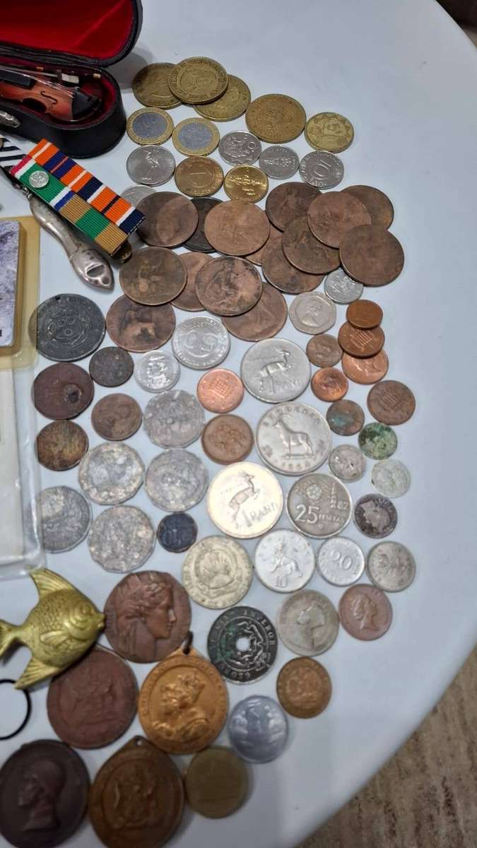 Large Collection of Coins , Notes ,Medals ,Tokens and other Collectable Items Bidding for the Lot