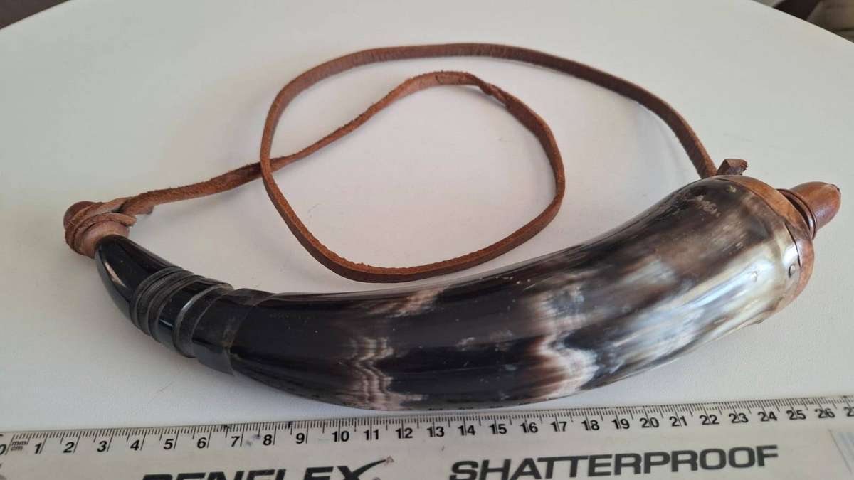 Large Vintage Gun Powder Holder made from Horn in Great Condition