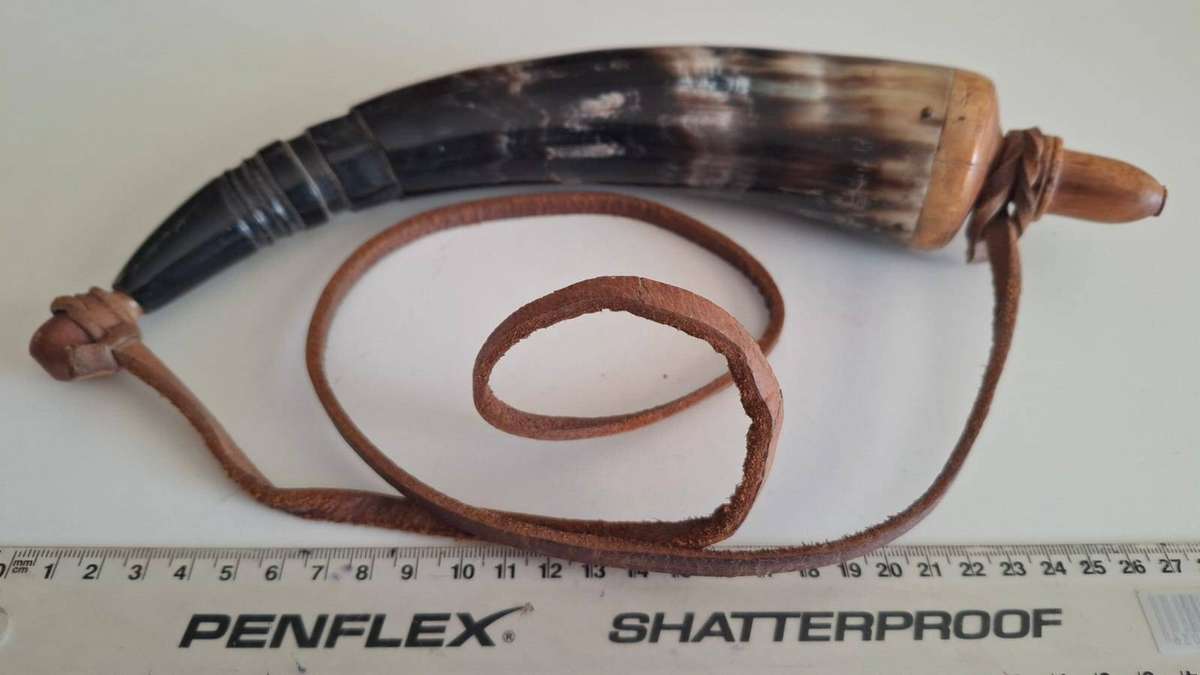 Large Vintage Gun Powder Holder made from Horn in Great Condition