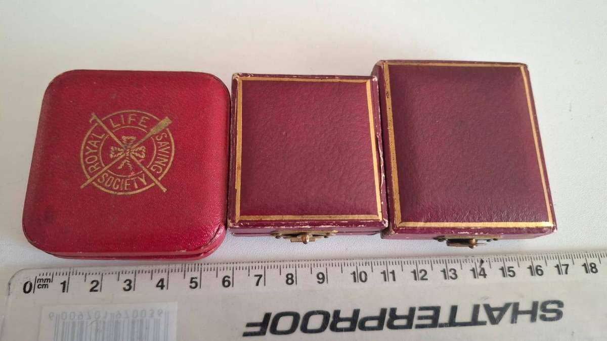 Vintage Brooches and a Life Saving  Medal dated 1932 bidding for the lot-Good Condition- Boxed