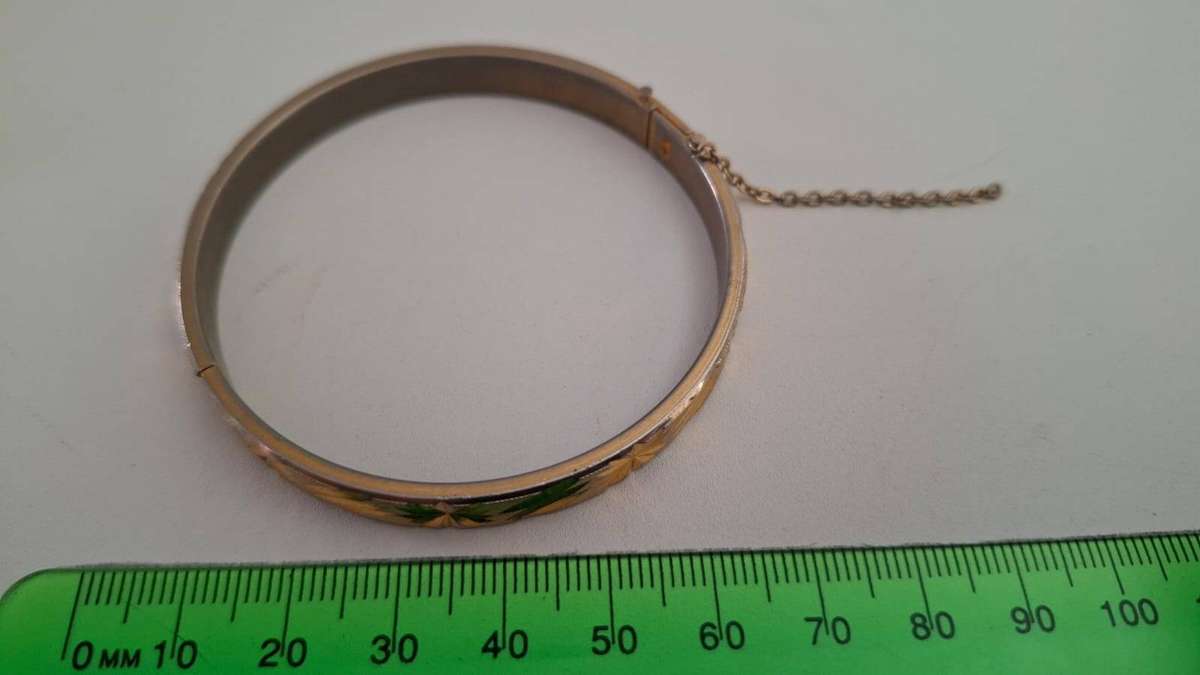 18 ct Rolled Gold Plated Bracelet - Safety Chain needs Repair