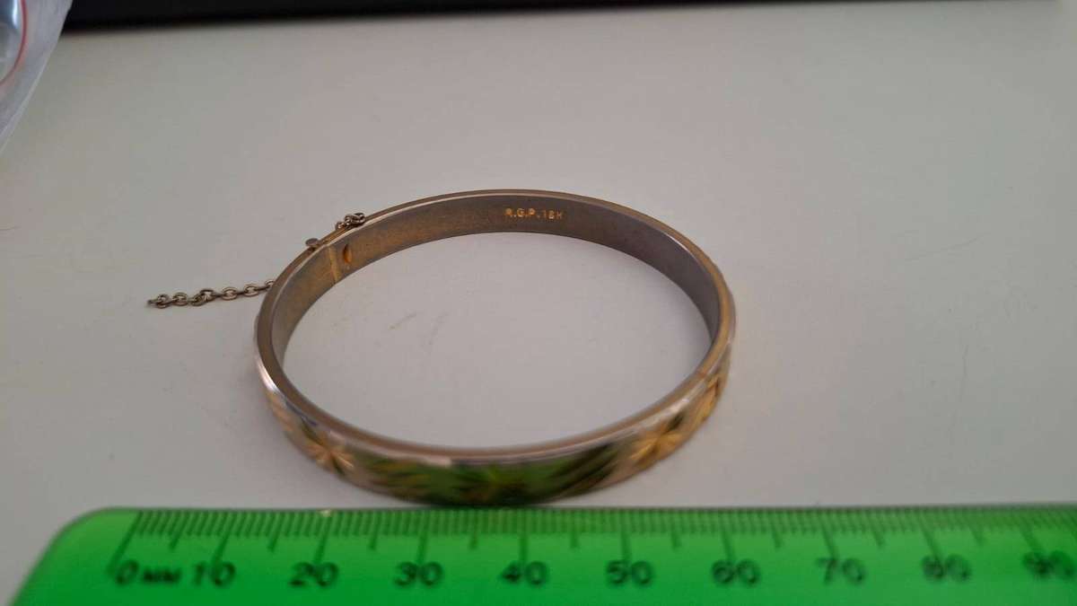 18 ct Rolled Gold Plated Bracelet - Safety Chain needs Repair