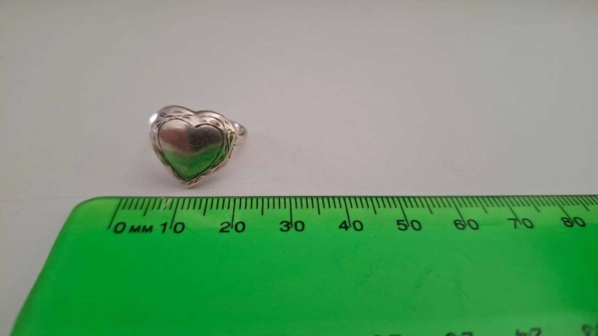 Stunning 925 Silver Locket Ring in Good Condition - 3.3 grams - 12mm(Dim) Clearly Marked