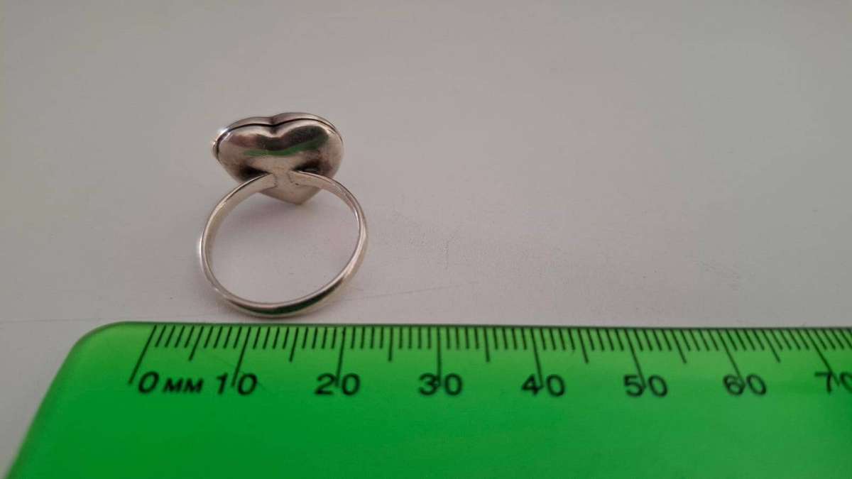 Stunning 925 Silver Locket Ring in Good Condition - 3.3 grams - 12mm(Dim) Clearly Marked