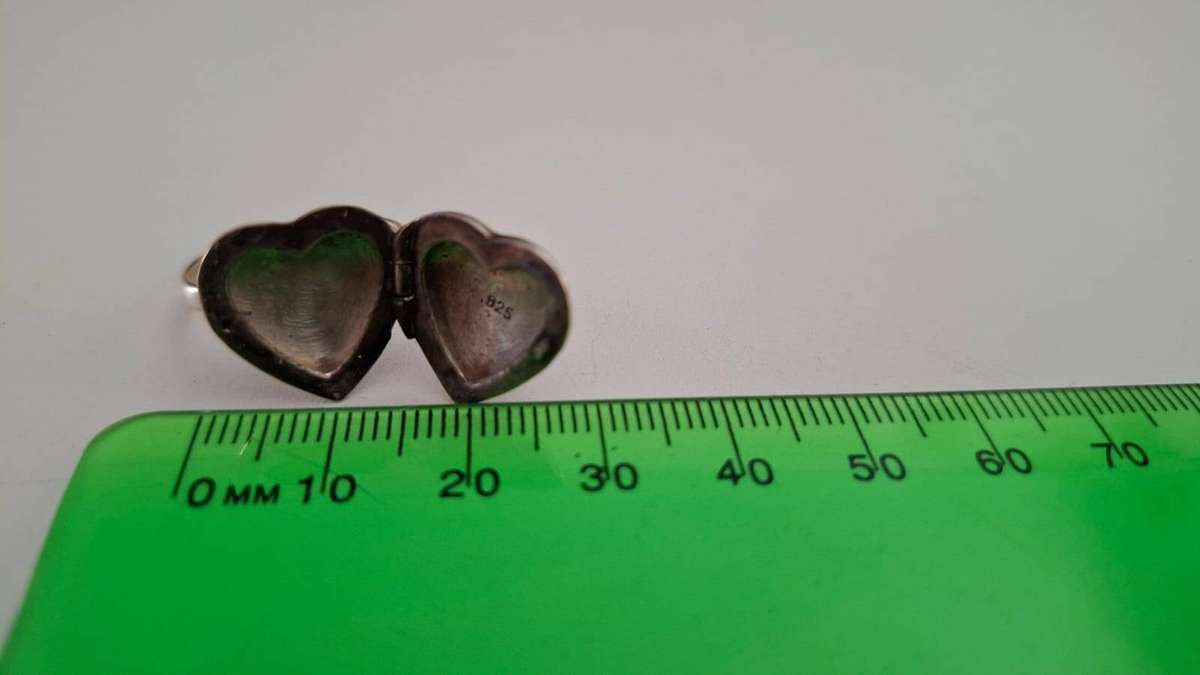 Stunning 925 Silver Locket Ring in Good Condition - 3.3 grams - 12mm(Dim) Clearly Marked