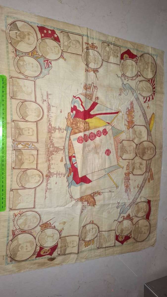 Stunning Vintage 1910"s WW1 Silk Souvenir in Good Condition