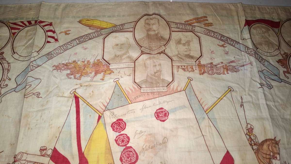 Stunning Vintage 1910"s WW1 Silk Souvenir in Good Condition