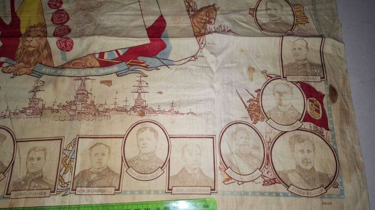 Stunning Vintage 1910"s WW1 Silk Souvenir in Good Condition