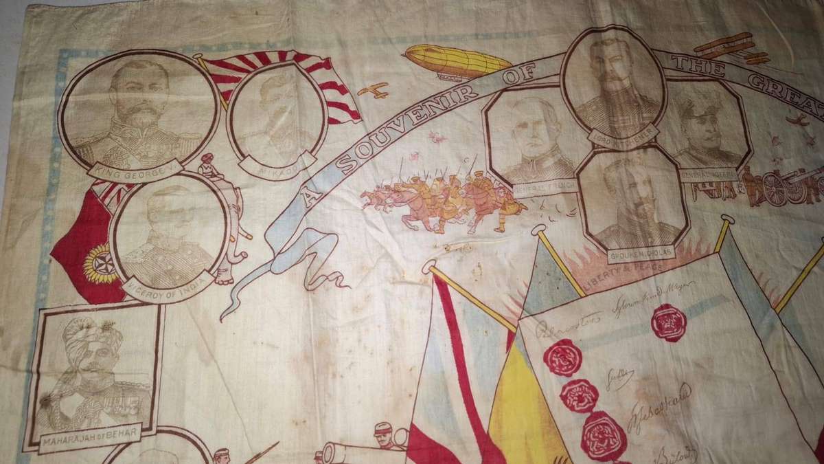 Stunning Vintage 1910"s WW1 Silk Souvenir in Good Condition