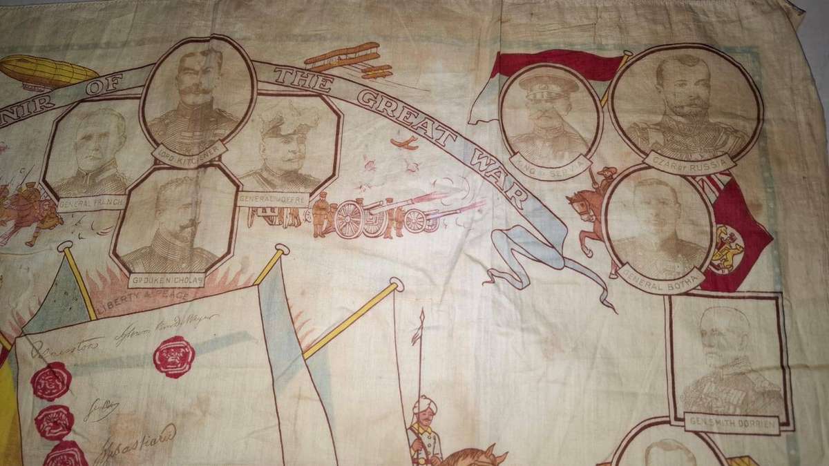 Stunning Vintage 1910"s WW1 Silk Souvenir in Good Condition