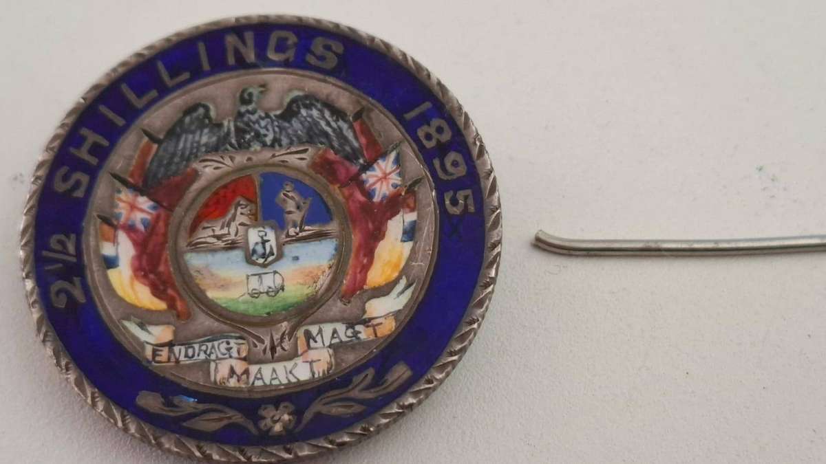 1895 ZAR 2 1/2 Shilling Enameled made in to a Brooch (Pin Broken but still there)