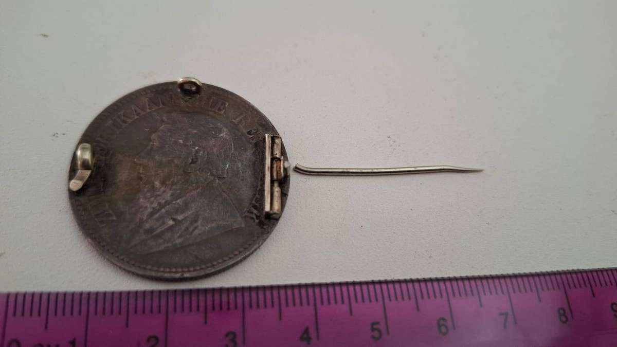 1895 ZAR 2 1/2 Shilling Enameled made in to a Brooch (Pin Broken but still there)