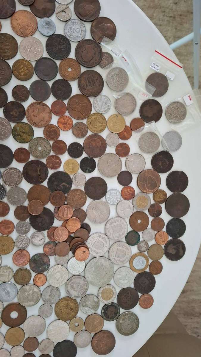 Collection of Vintage and Other South Africa/International Coins and Tokens in Old Tin Box +/- 2KG
