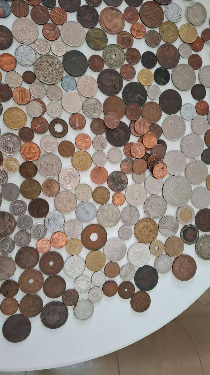 Collection of Vintage and Other South Africa/International Coins and Tokens in Old Tin Box +/- 2KG