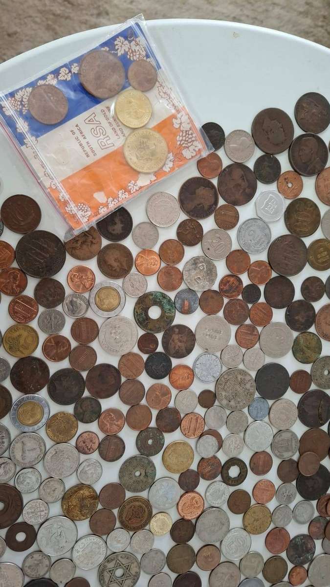 Collection of Vintage and Other South Africa/International Coins and Tokens in Old Tin Box +/- 2KG