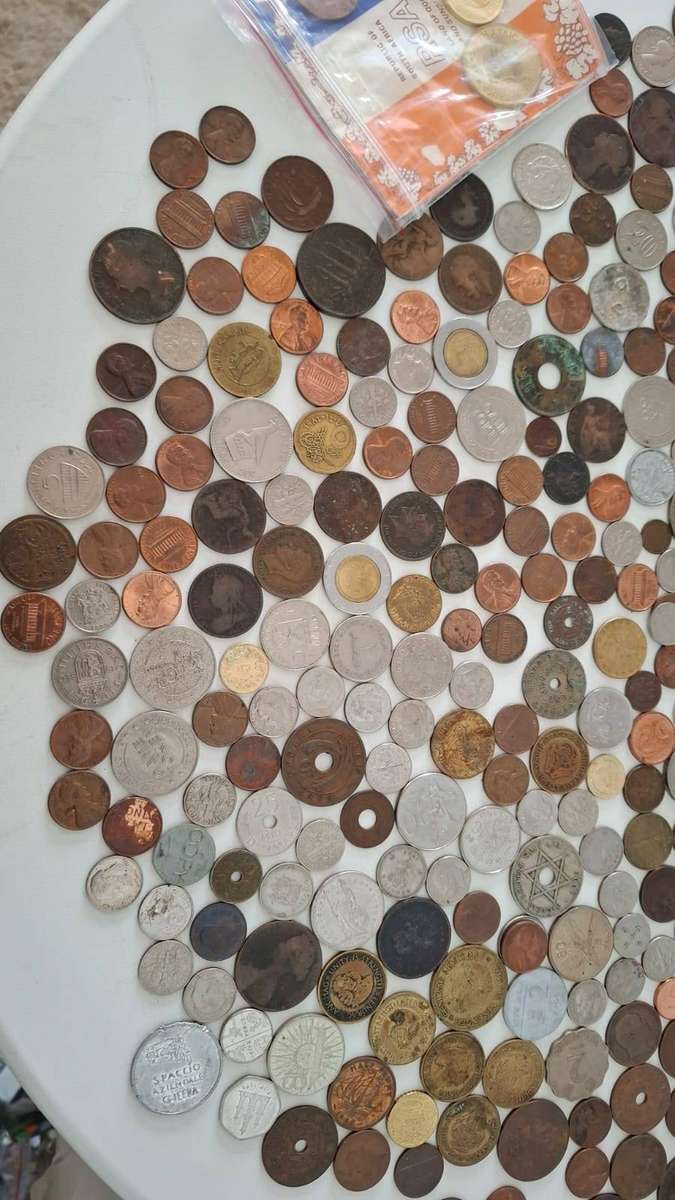 Collection of Vintage and Other South Africa/International Coins and Tokens in Old Tin Box +/- 2KG