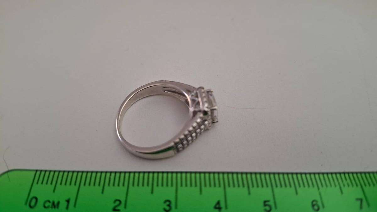 Stunning Sterling Silver 925 Engagement Ring with With Stone- 3.9 Grams-Dim 16mm Excellent Condition