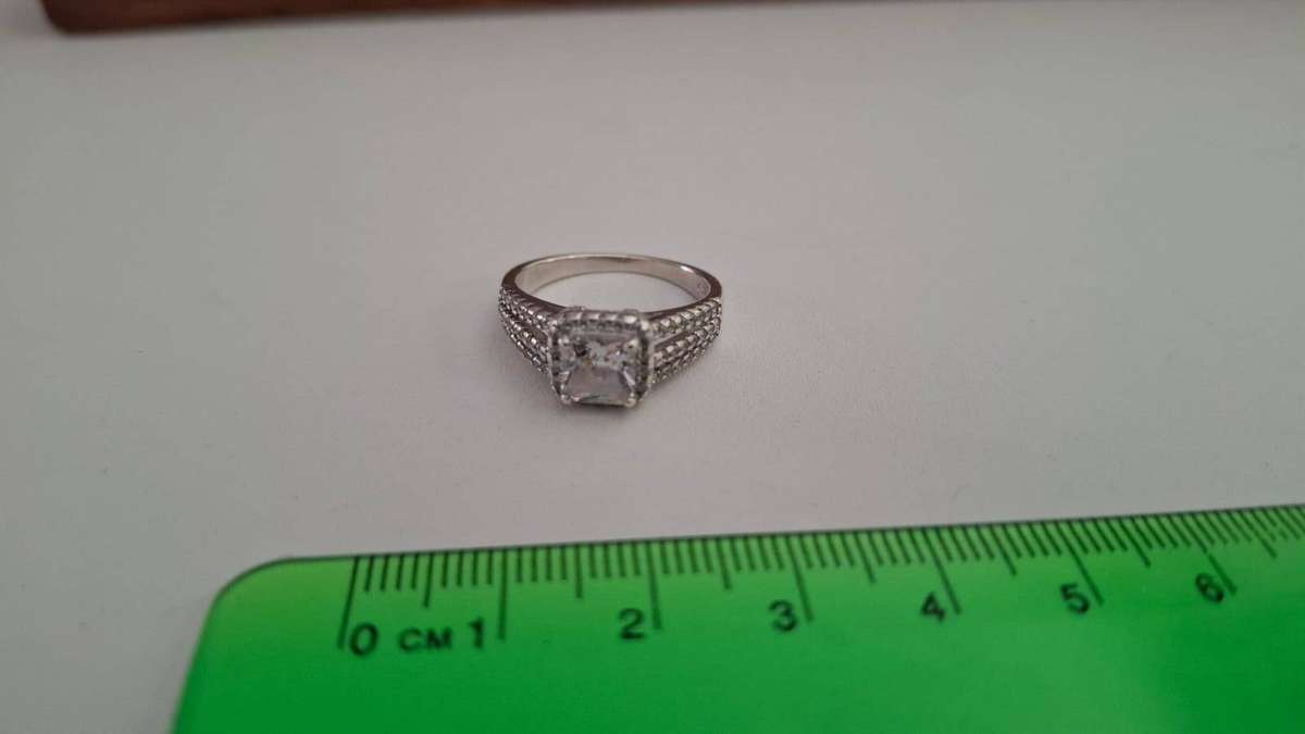 Stunning Sterling Silver 925 Engagement Ring with With Stone- 3.9 Grams-Dim 16mm Excellent Condition