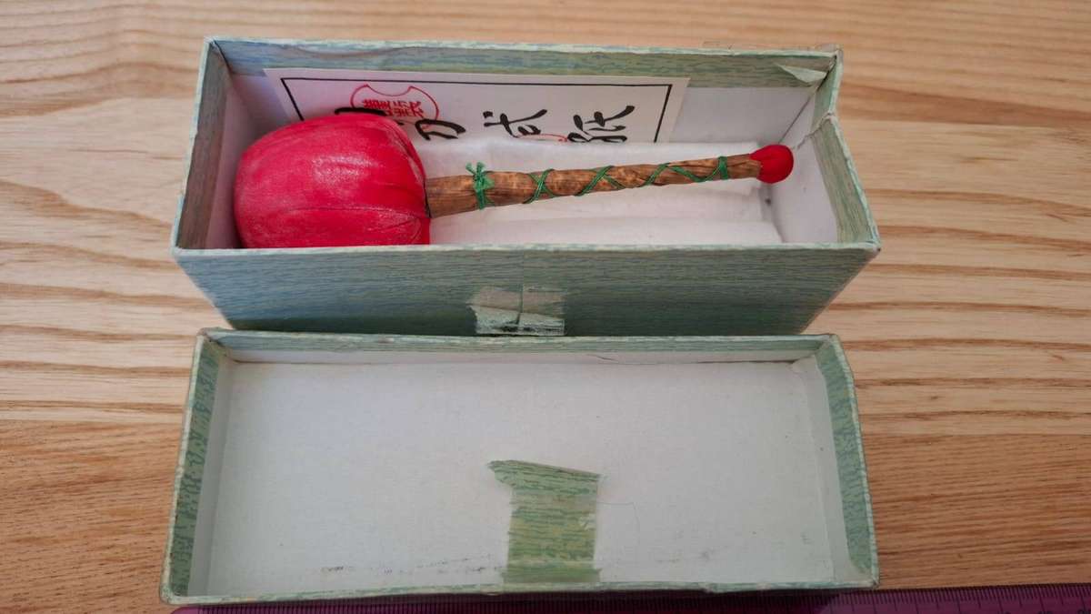 Japanese Uchiko Powder used for Dusting Katana Swords or any Carbon Blade - Good Condition