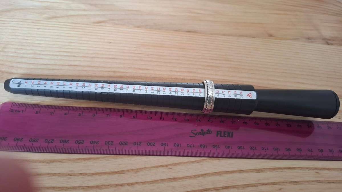 Stunning Gents Heavy 925 Sterling Silver (11.3 Grams ) (24 mm Dim) in Good Condition(Clearly Marked)