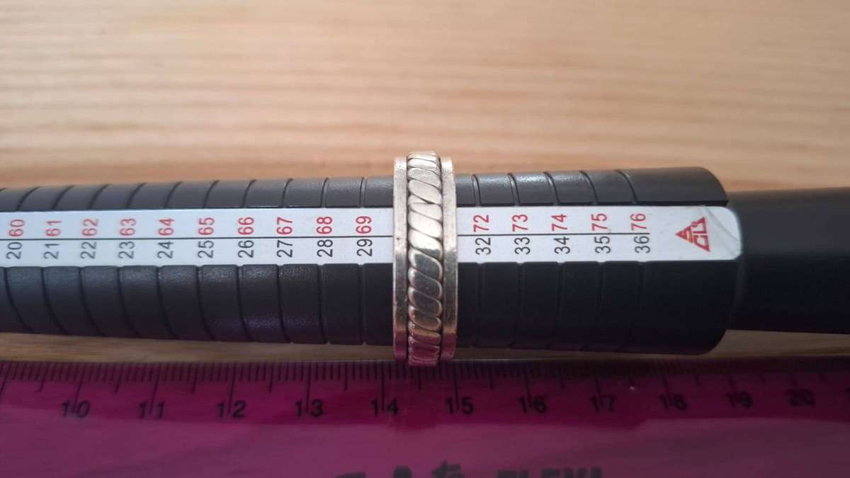 Stunning Gents Heavy 925 Sterling Silver (11.3 Grams ) (24 mm Dim) in Good Condition(Clearly Marked)