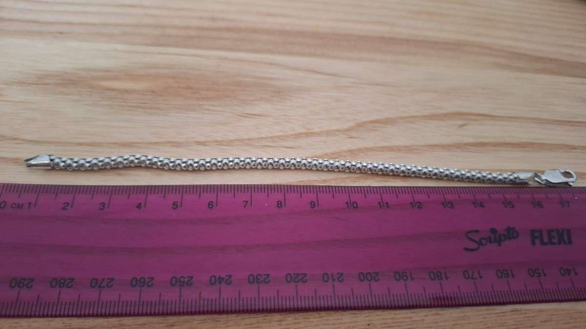 Beautiful 925 Sterling Italy Silver Bracelet   - In excellent condition 17.5 cm long (4.2 grams)