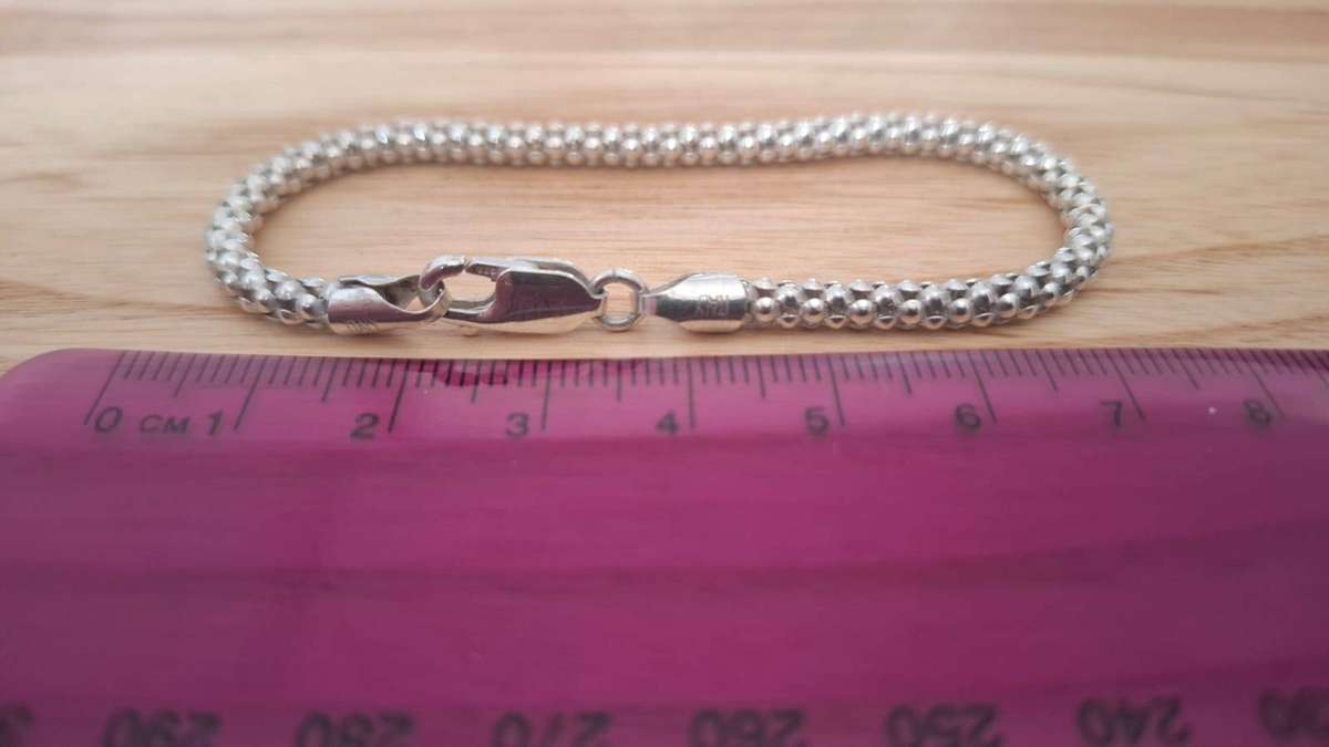 Beautiful 925 Sterling Italy Silver Bracelet   - In excellent condition 17.5 cm long (4.2 grams)