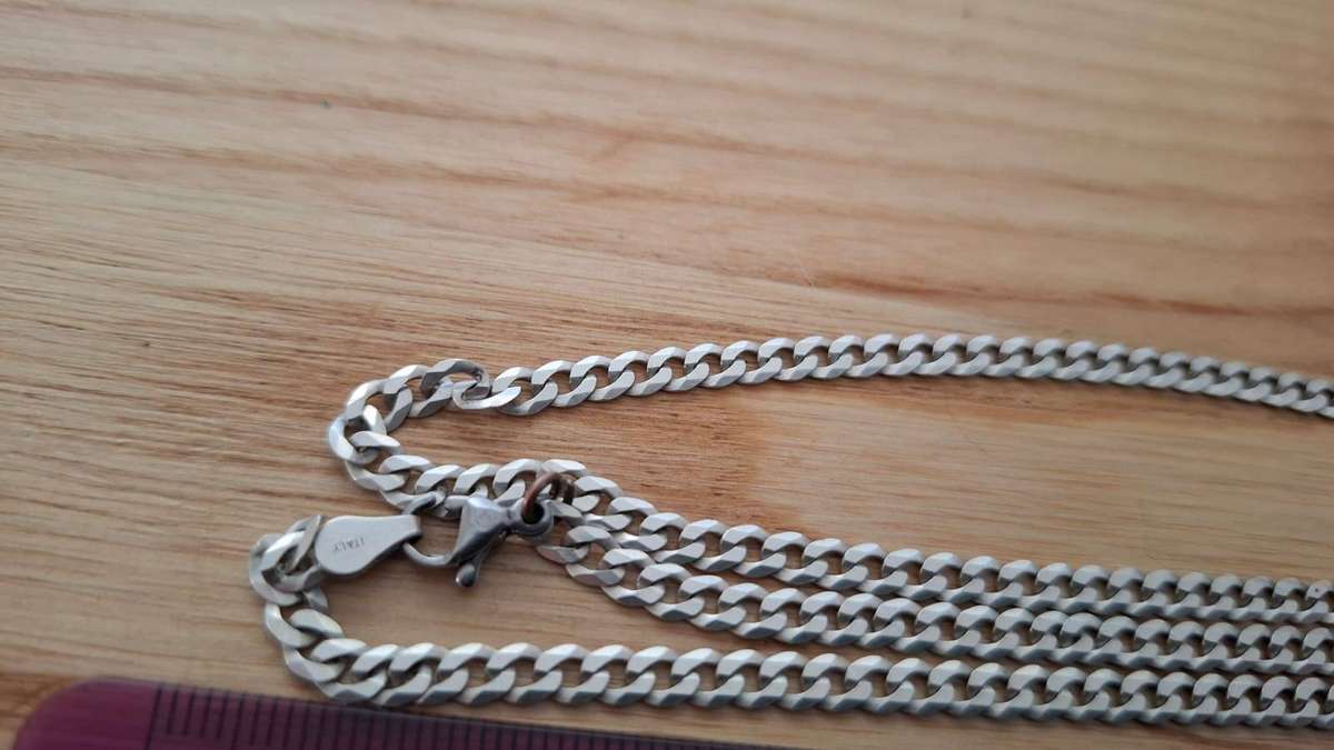 Stunning 925 Silver Cuban Link Chain Necklace 60cm Long - 10.1 Grams - Excellent Condition