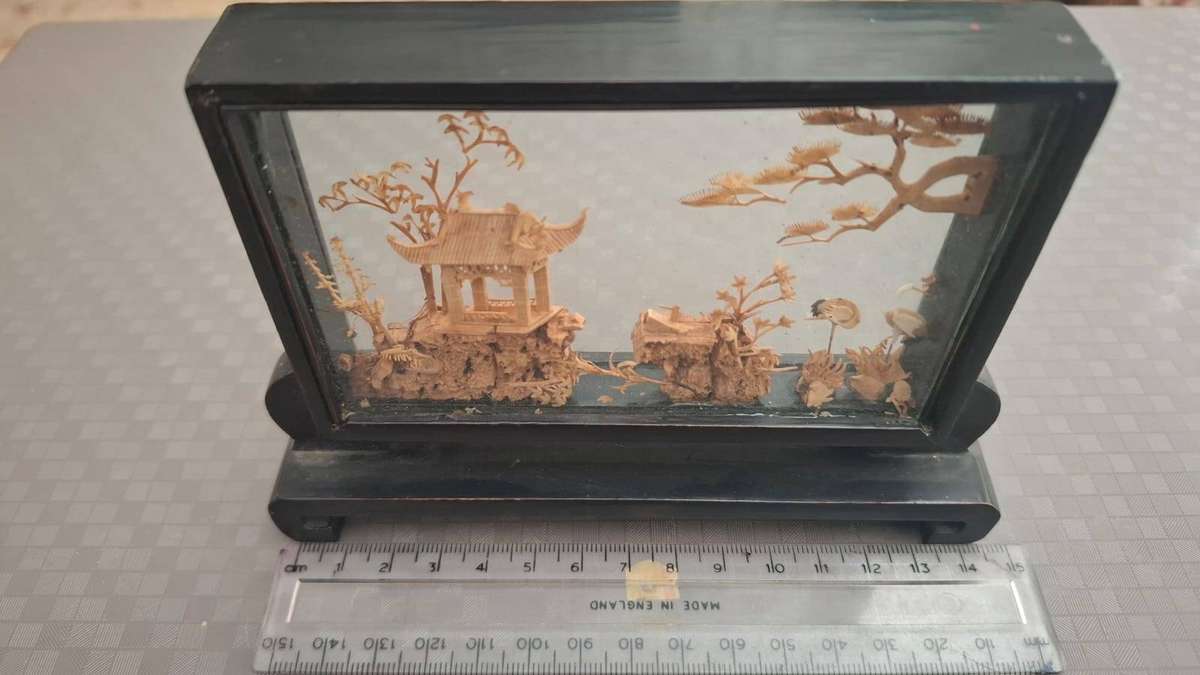 Vintage Traditional Handicraft Chinese Cork Diorama (Ruanmu Hua)in Good Condition