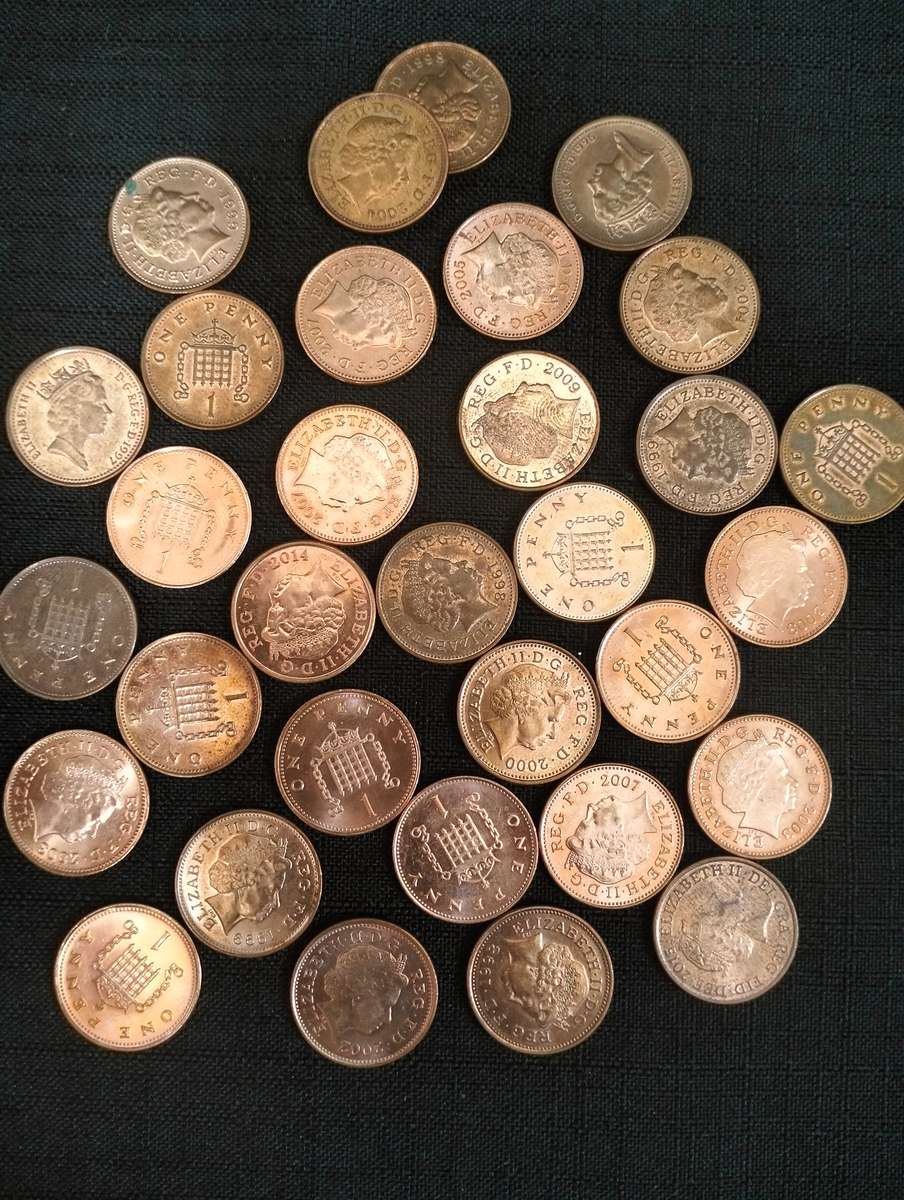 Joblot of 32 British One Penny Coins - Please view the description for more information