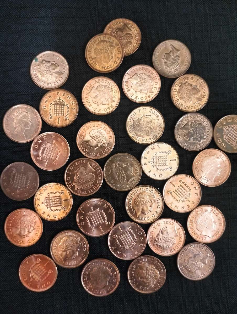 Joblot of 32 British One Penny Coins - Please view the description for more information
