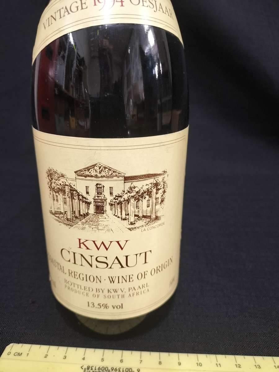 Vintage 1994 Oesjaar Vintage KWV Cinsaut - 750ml - Sealed - Bottled by KWV Paarl