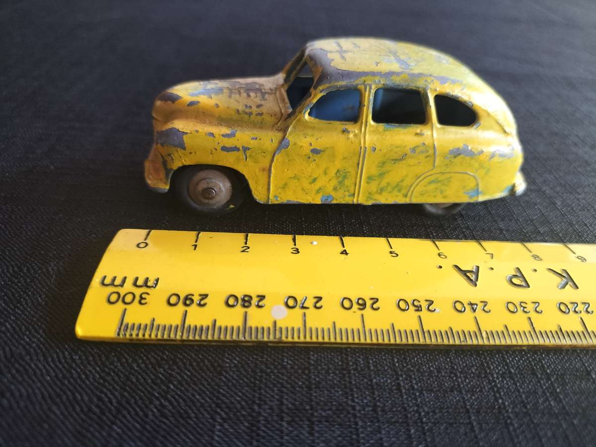 Vintage Dinky Toys NO 40E- 153 - Standard Vangaurd Car - Made in England Meccano LTD