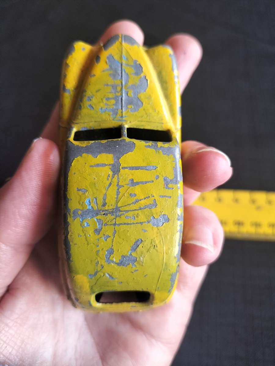 Vintage Dinky Toys NO 40E- 153 - Standard Vangaurd Car - Made in England Meccano LTD