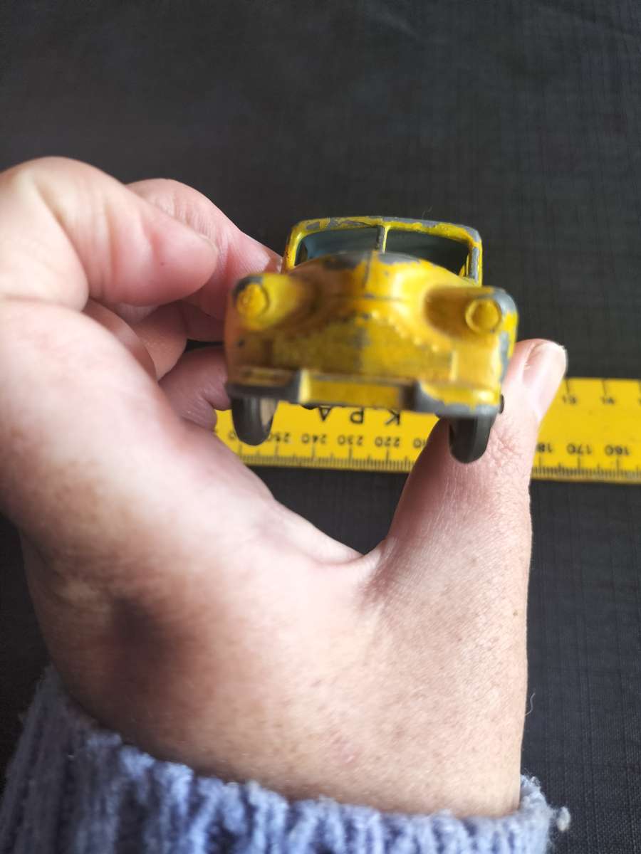 Vintage Dinky Toys NO 40E- 153 - Standard Vangaurd Car - Made in England Meccano LTD