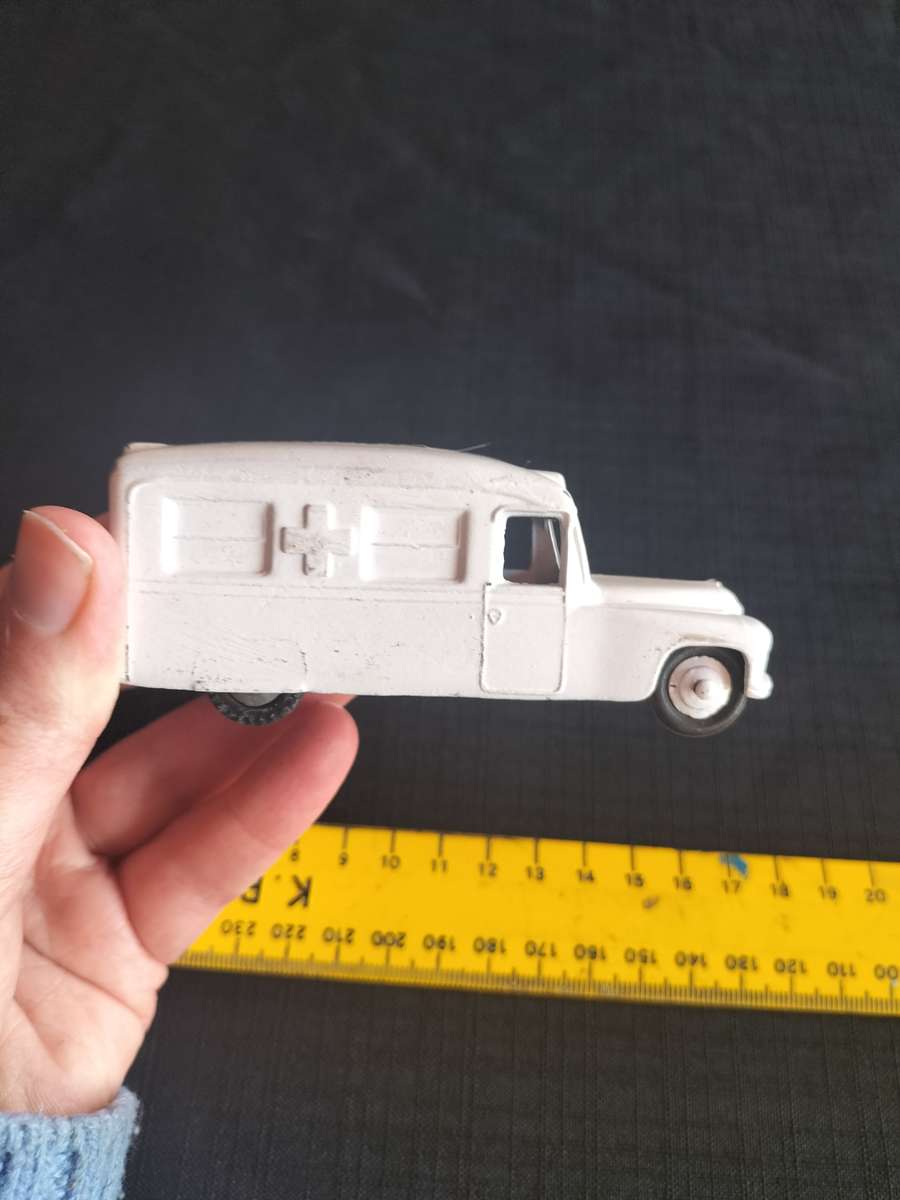 Very Rare Vintage Dinky Toys- 253 - Meccano LTD - Daimler Ambulace -Made in England -See Description