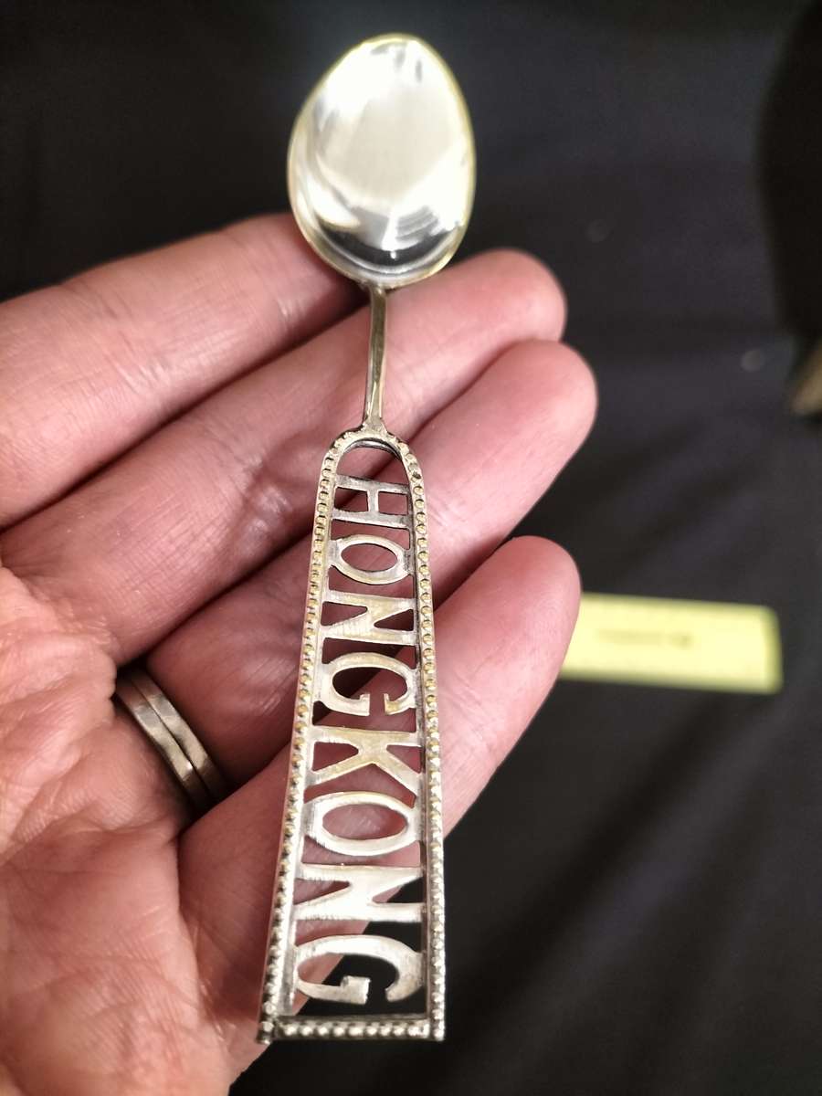 Beautifull Vintage Sterling Silver Souvenir Spoon - Hong Kong - 7.3 g
