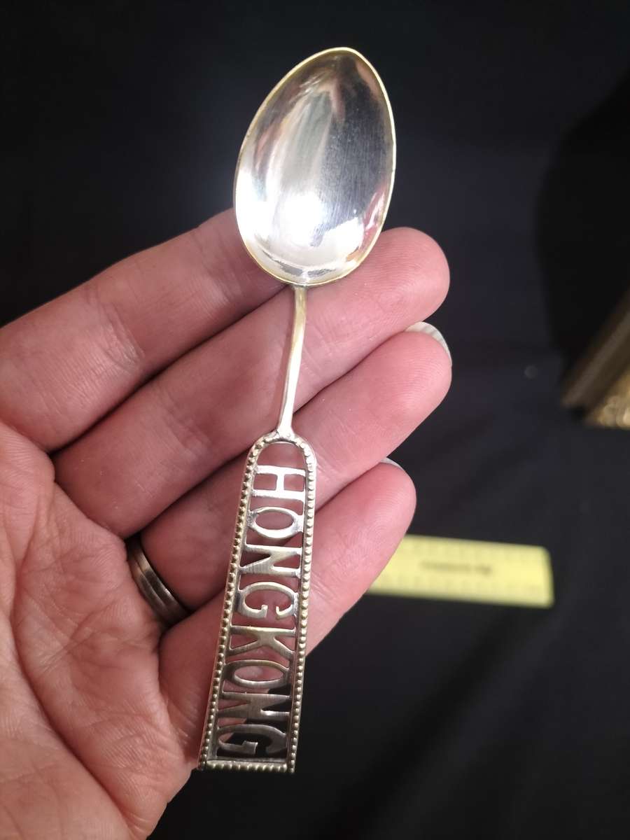 Beautifull Vintage Sterling Silver Souvenir Spoon - Hong Kong - 7.3 g