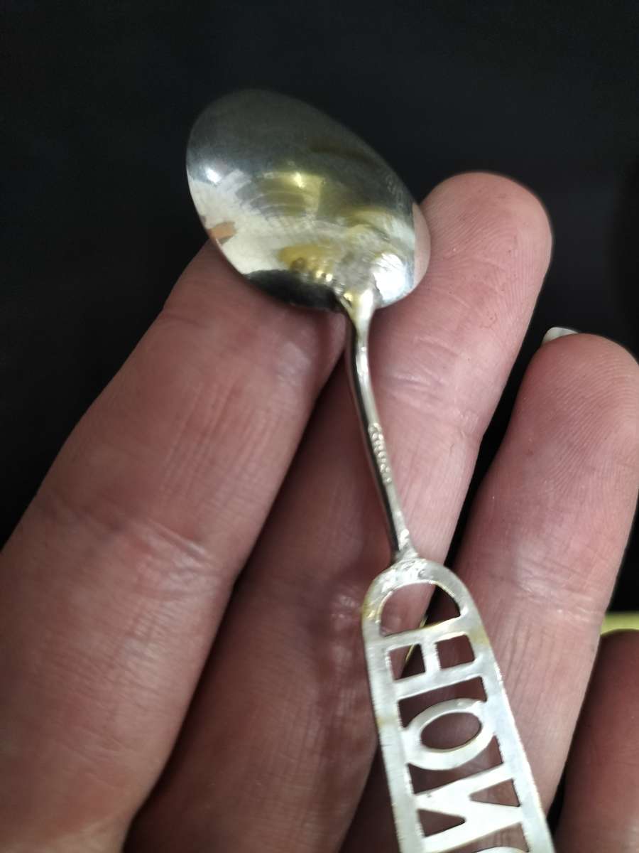 Beautifull Vintage Sterling Silver Souvenir Spoon - Hong Kong - 7.3 g