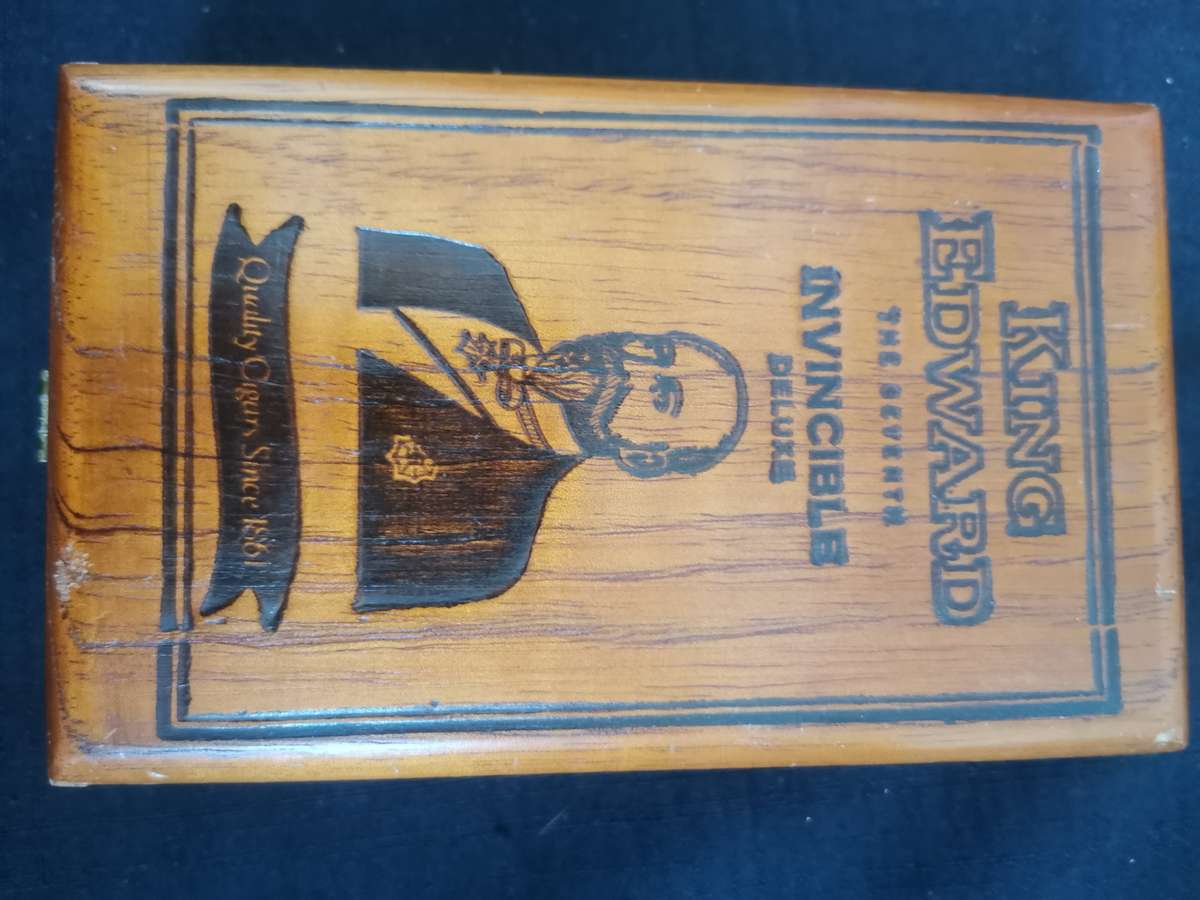 King Edward Invincible Deluxe Cigar Box  with Seven Cigars in Original Box