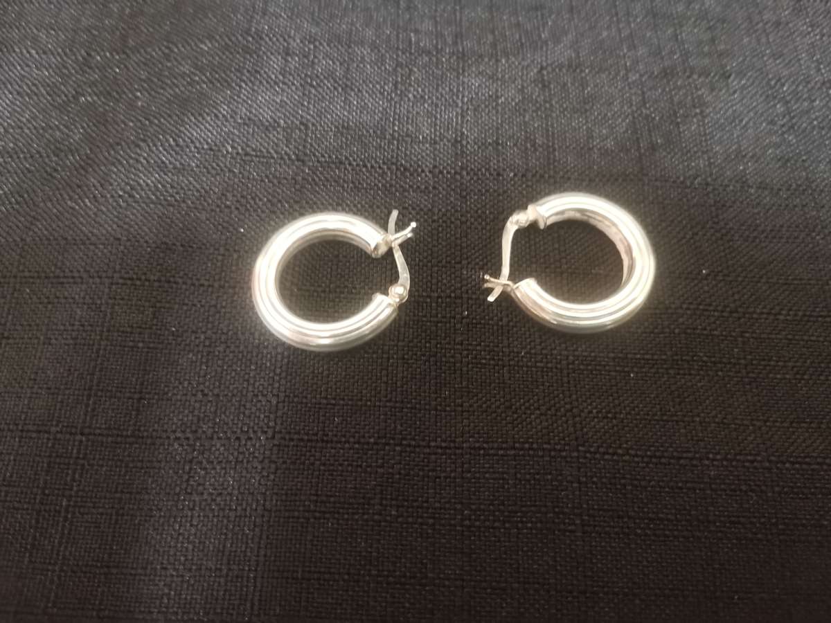 Stunning Siver 925 Hoop Earrings in Great Condition 3.7 grams