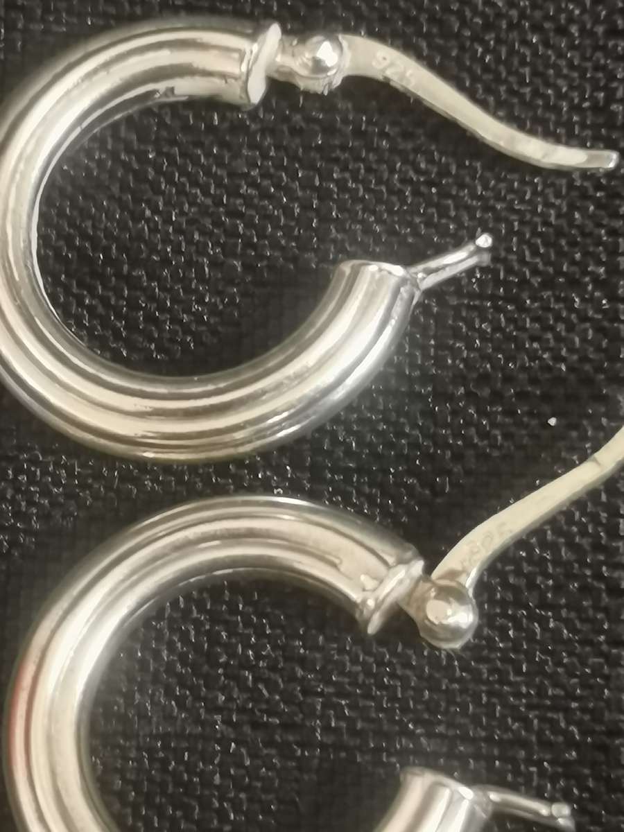 Stunning Siver 925 Hoop Earrings in Great Condition 3.7 grams