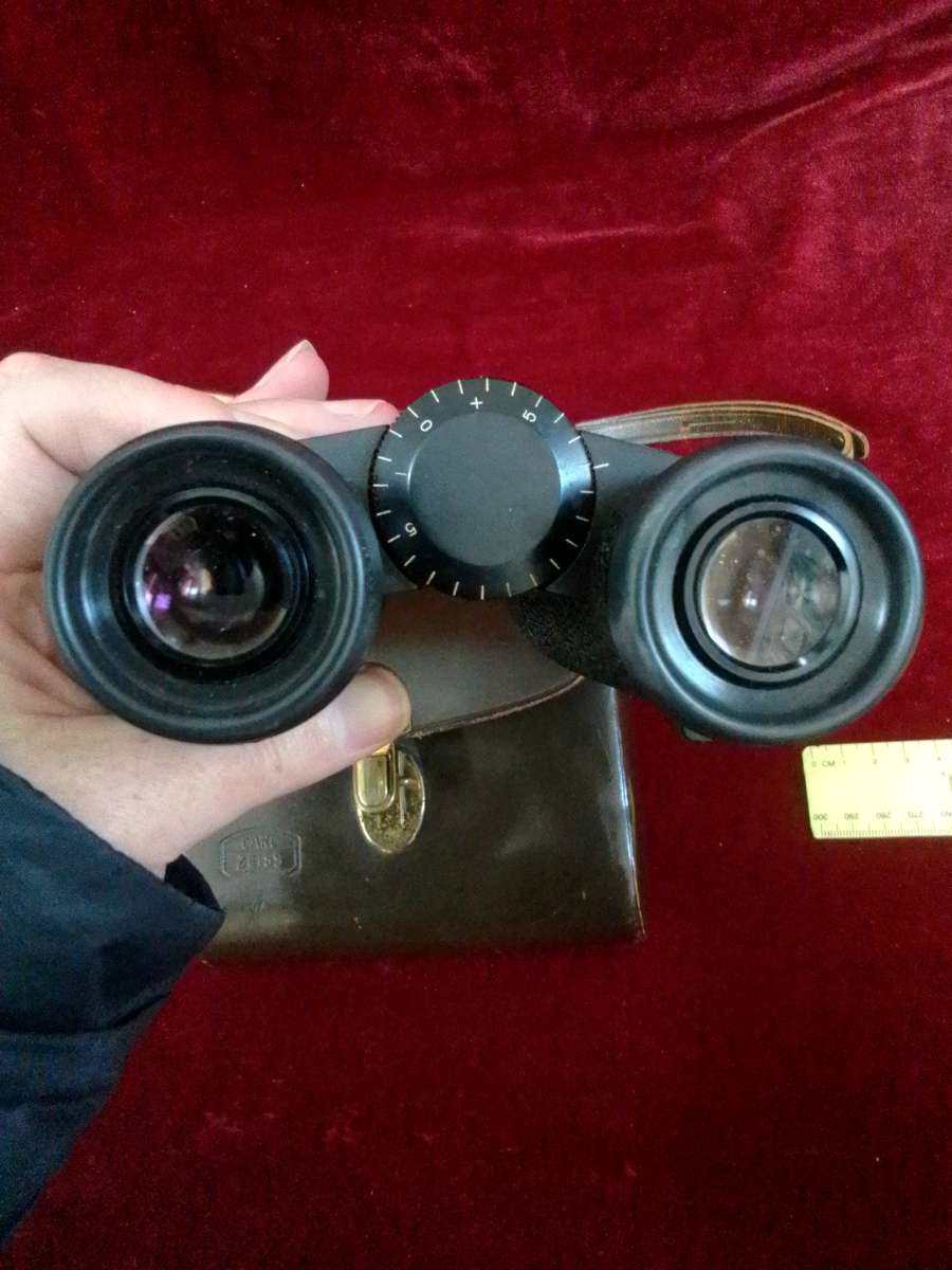 Beautiful Vintage Pair Of German Carl Zeiss 8x30B Dialyt Binoculars With Genuine Leather Case
