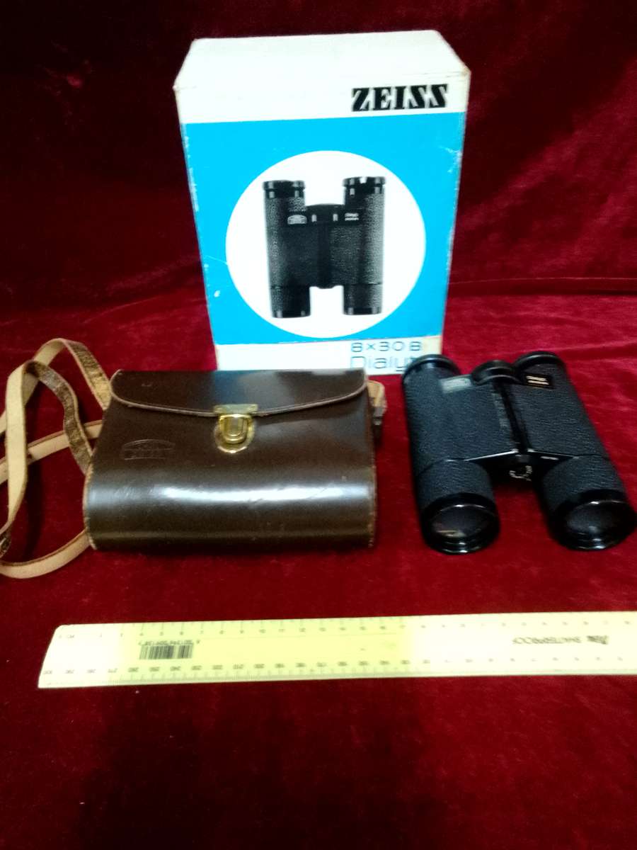 Beautiful Vintage Pair Of German Carl Zeiss 8x30B Dialyt Binoculars With Genuine Leather Case